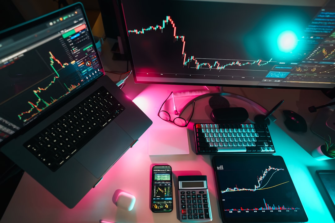 Интерфейс криптобиржи с графиком, стаканом и торговыми настройками